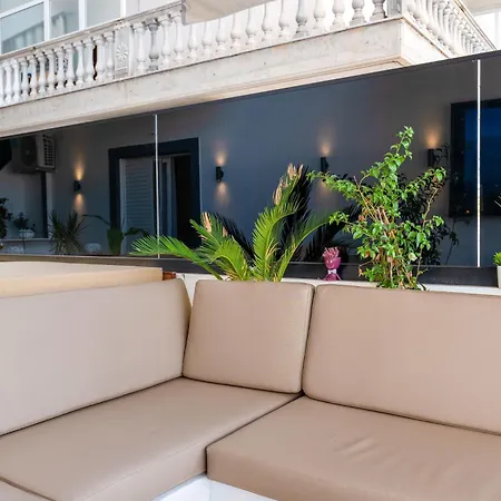Mato Luxury Apartment Sarande